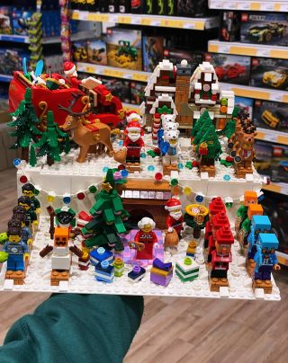 ✨ Vánoce se vkrádají! ✨ 👉🏼 A my už na tuhle sezónu připravujeme celou prodejnu! 👉🏼 Kasu nám dozdobila úžasná...